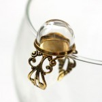 Goldencolour ring with glass decoration 16mm