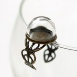Bronze ring heartshaped with glass decoration 16mm (clr 50)